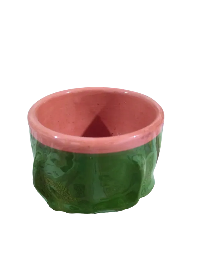 Taza con alto relieve