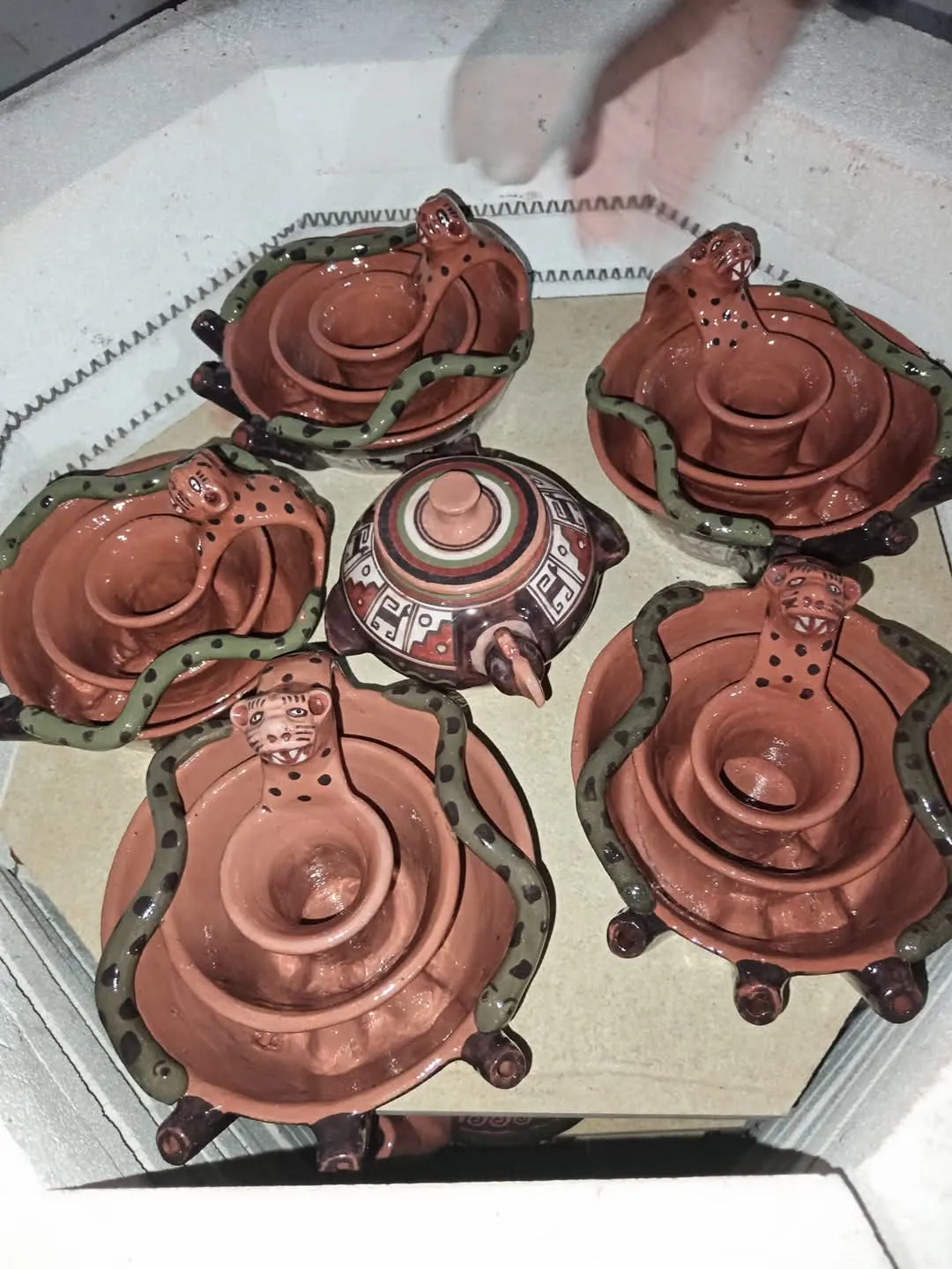 Kinsaqochas pintadas dentro del horno antes de la cocción